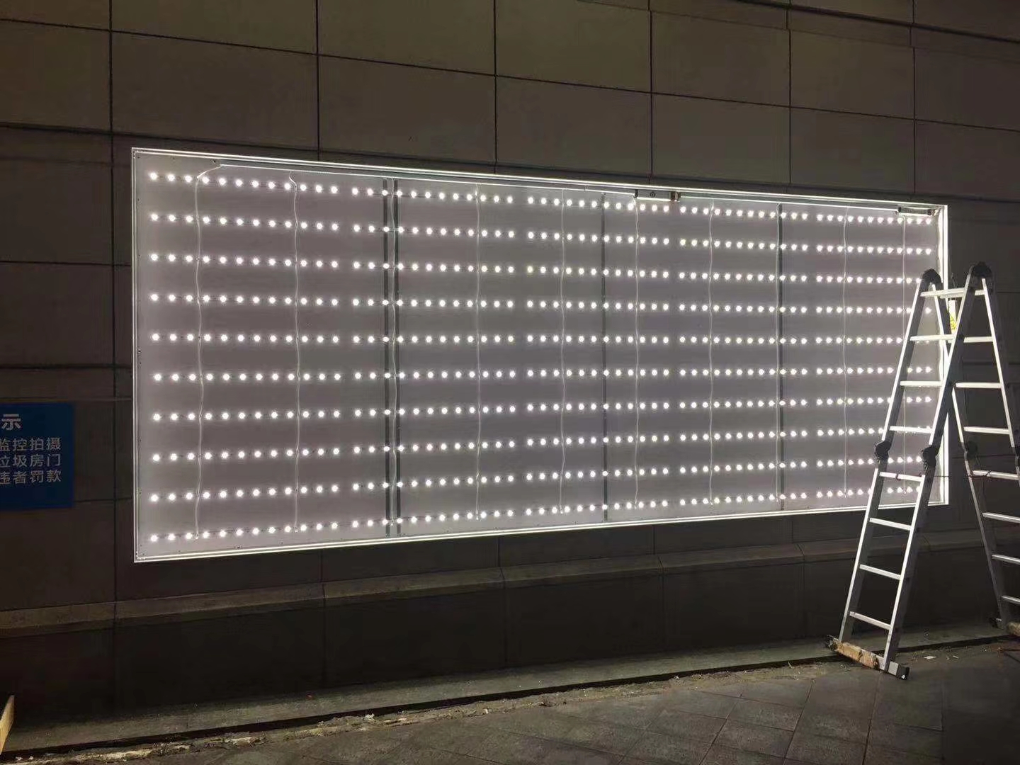 LED backlight strip matching different thickness of light box